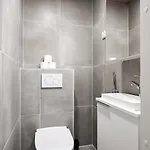 Nordic Grand - 3bdr - Sauna - Free Parking شقة