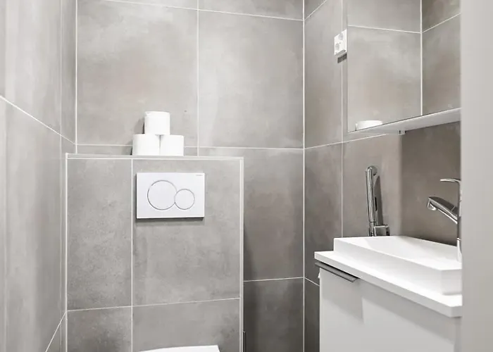 Nordic Grand - 3bdr - Sauna - Free Parking Apartment